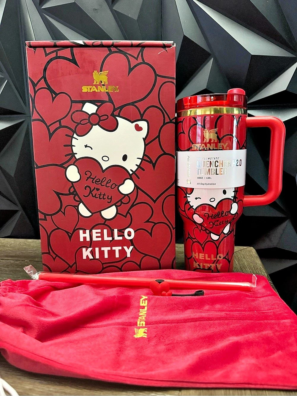 Stanley Hello Kitty x Stanley Quencher H2.0 Tumbler 40 oz